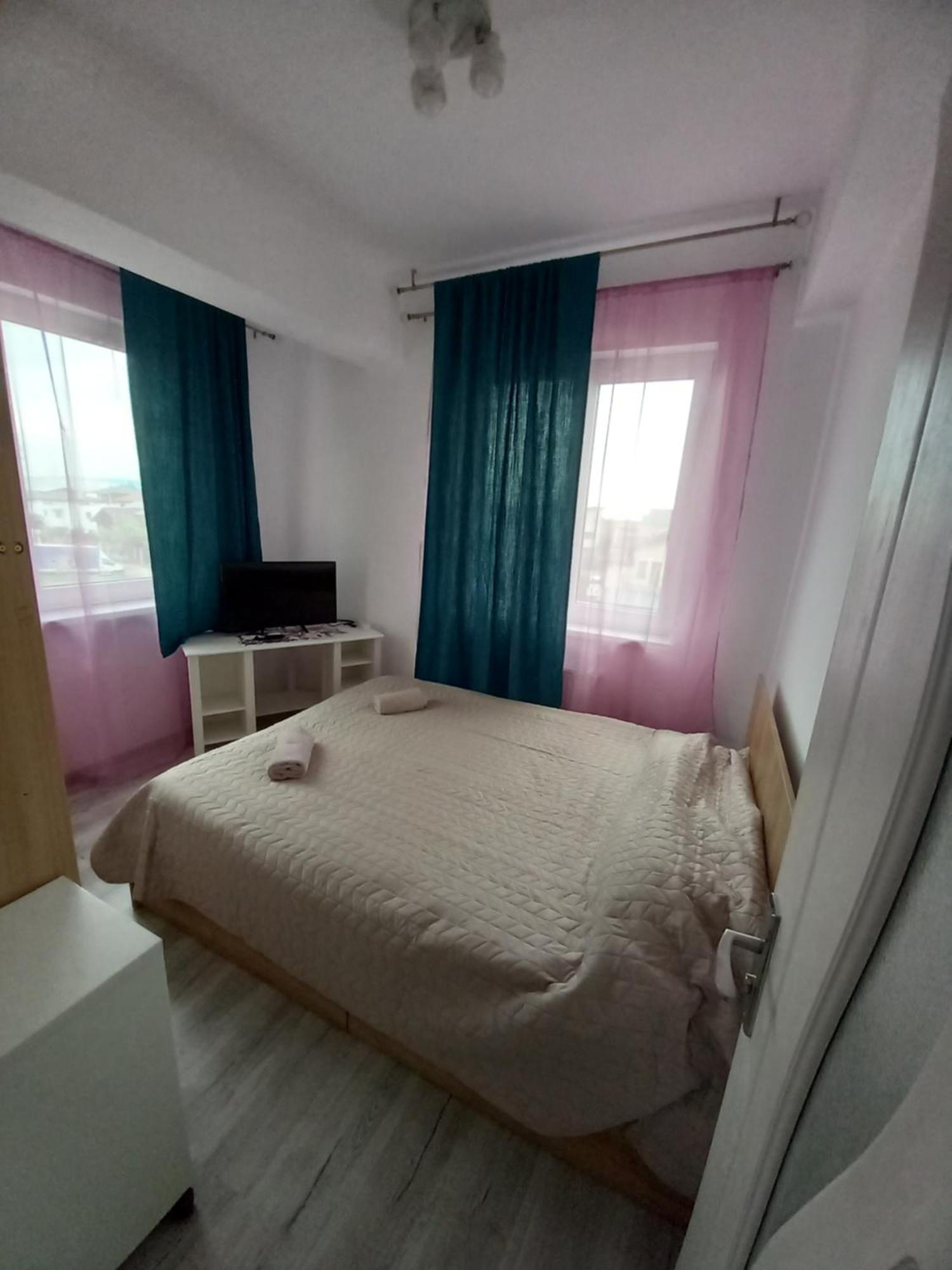 Twins 2 Ap 6 2 Apartment *